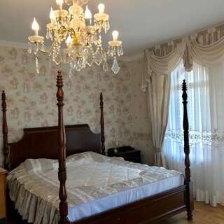 Отели типа «постель и завтрак» Spacious rooms in peaceful Jelgava area Елгава Четырехместный номер эконом-класса с общей ванной комнатой-1